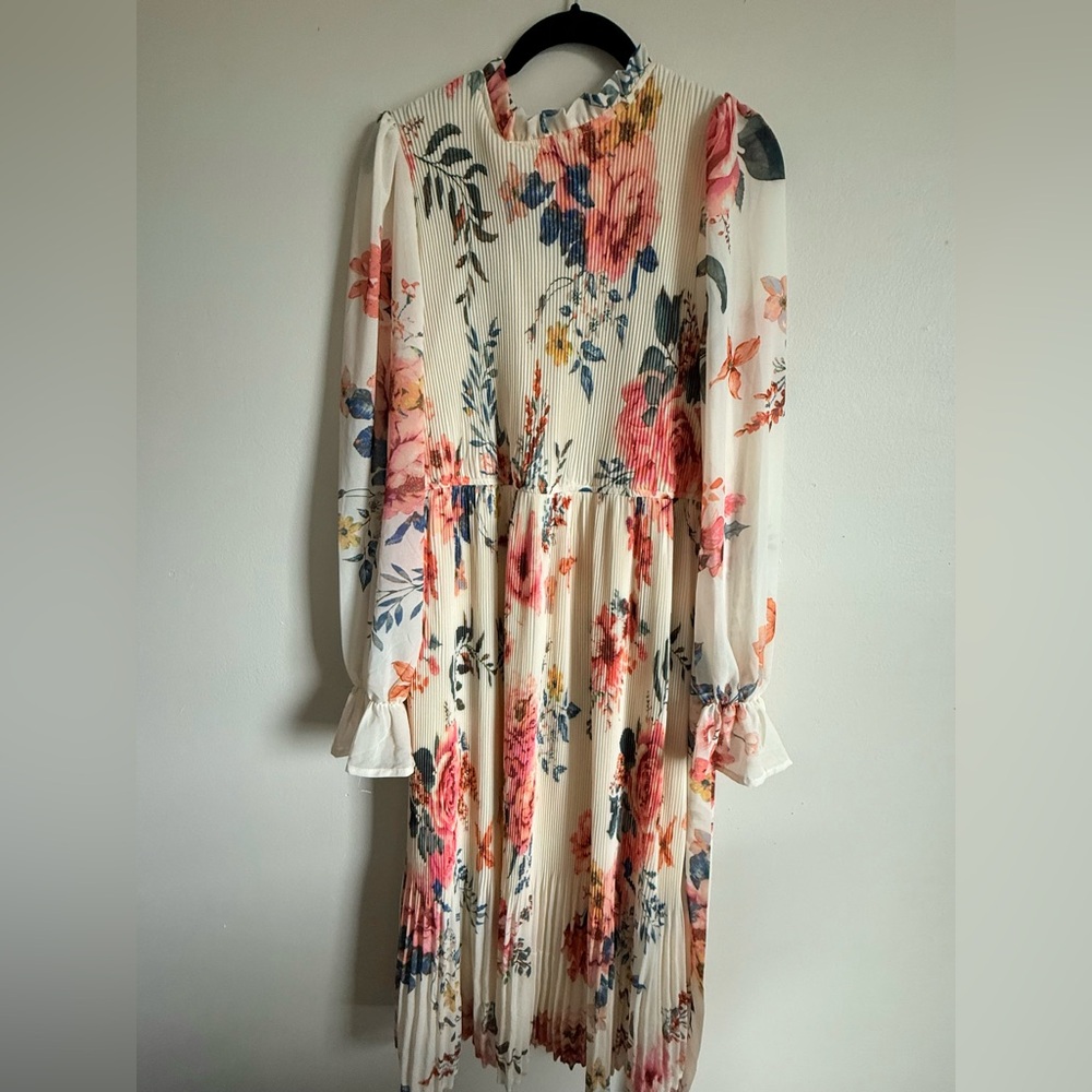 NEW: XL Long Sleeve Floral Dress